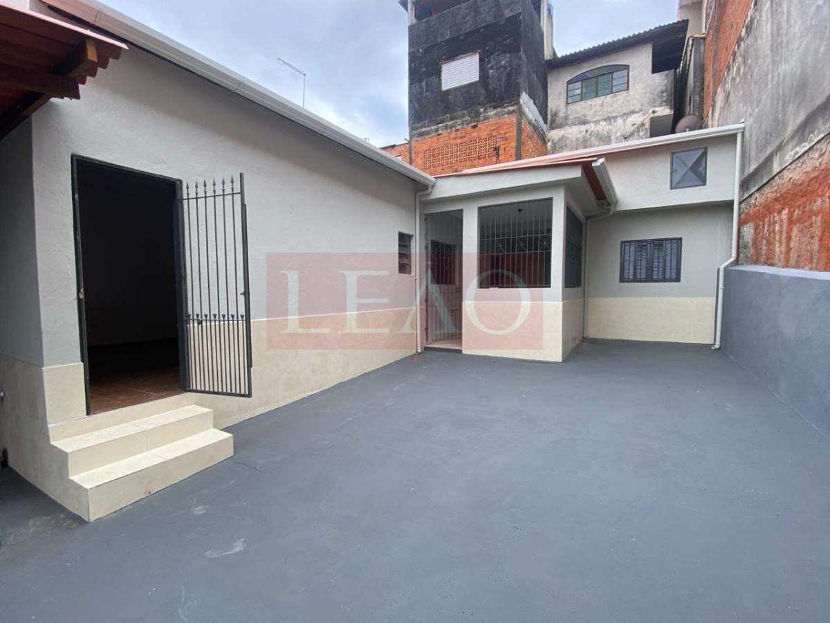 Casa à Venda com quintal e garagem no Ermelino Matarazzo – Zona Leste/SP - Leão Serviços Imobiliários