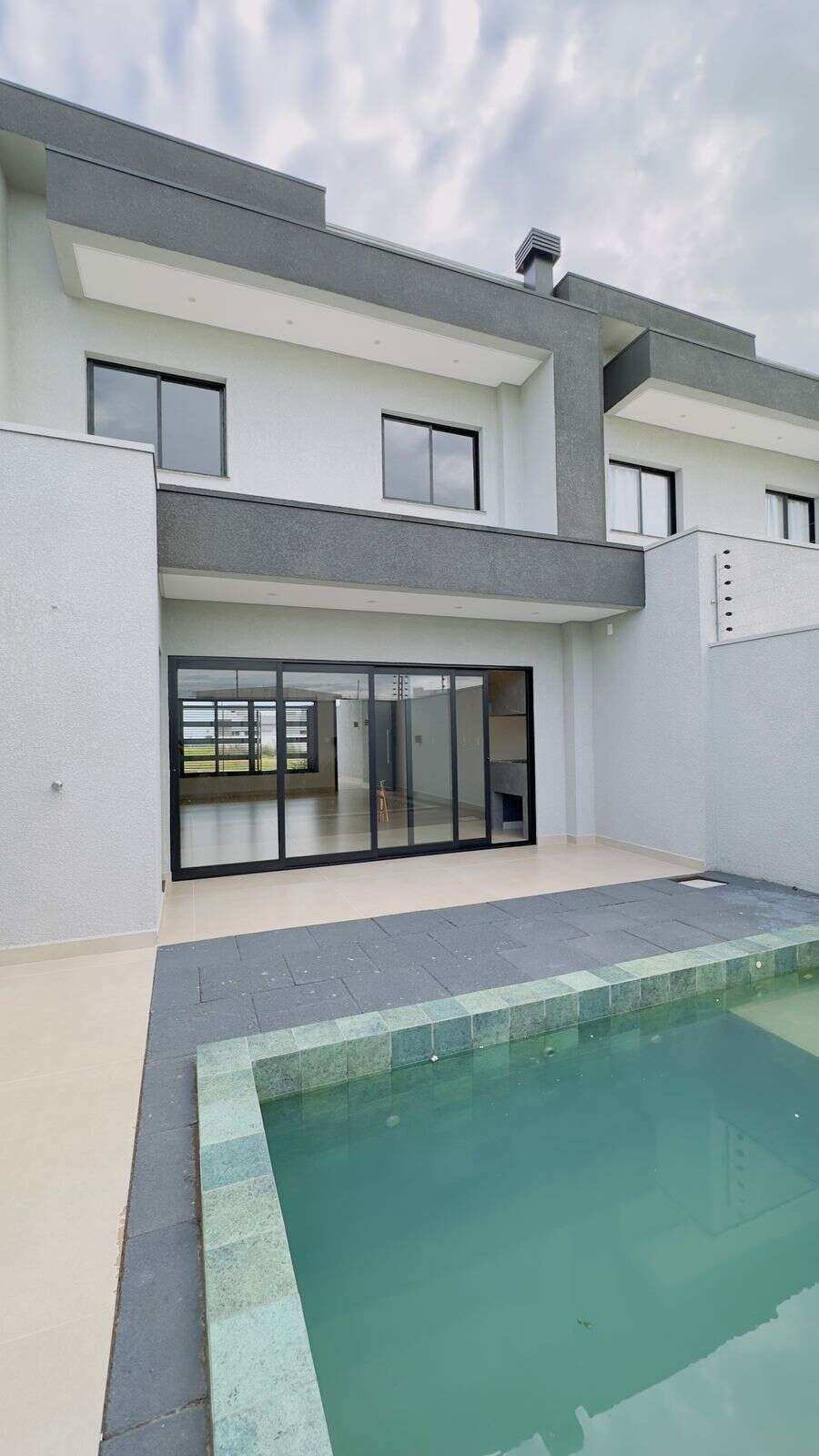 Sobrado à venda, com 3 quartos, 144,78m² - Mariussi Imóveis