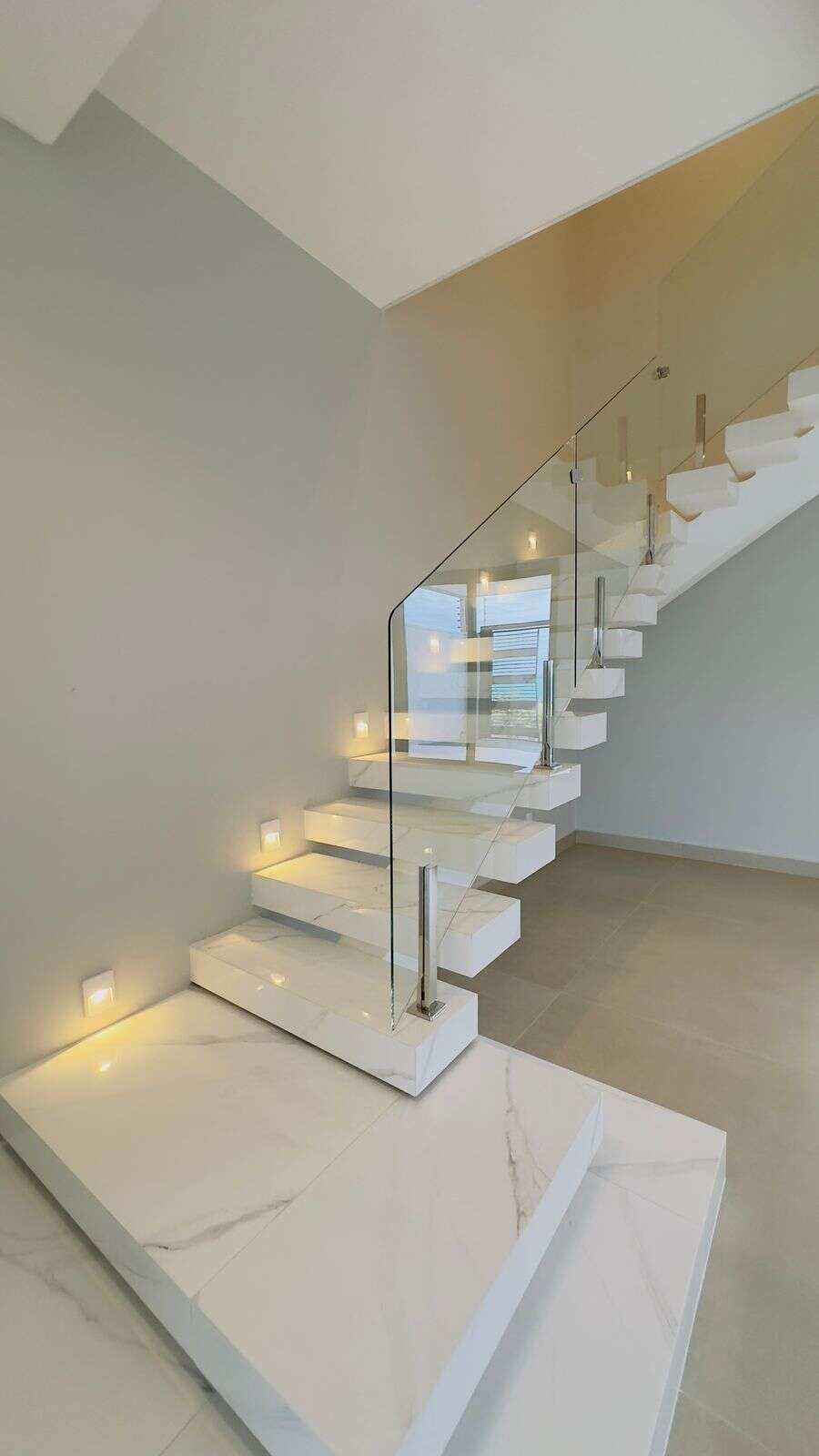 Sobrado à venda, com 3 quartos, 144,78m² - Mariussi Imóveis