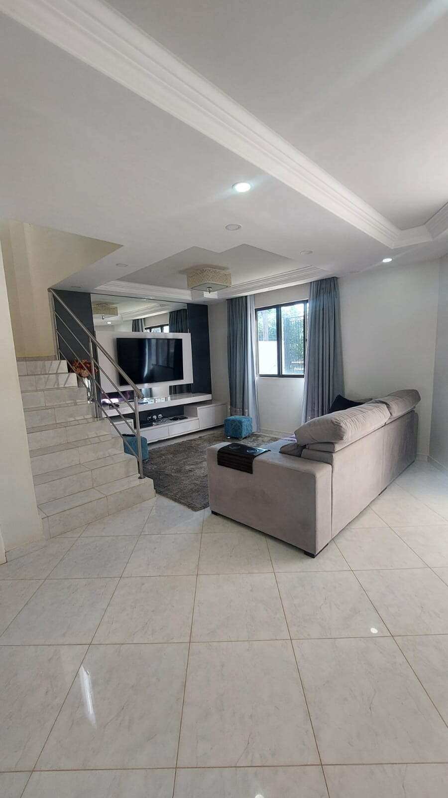 Sobrado, com 3 quartos, 212,33m² - Mariussi Imóveis