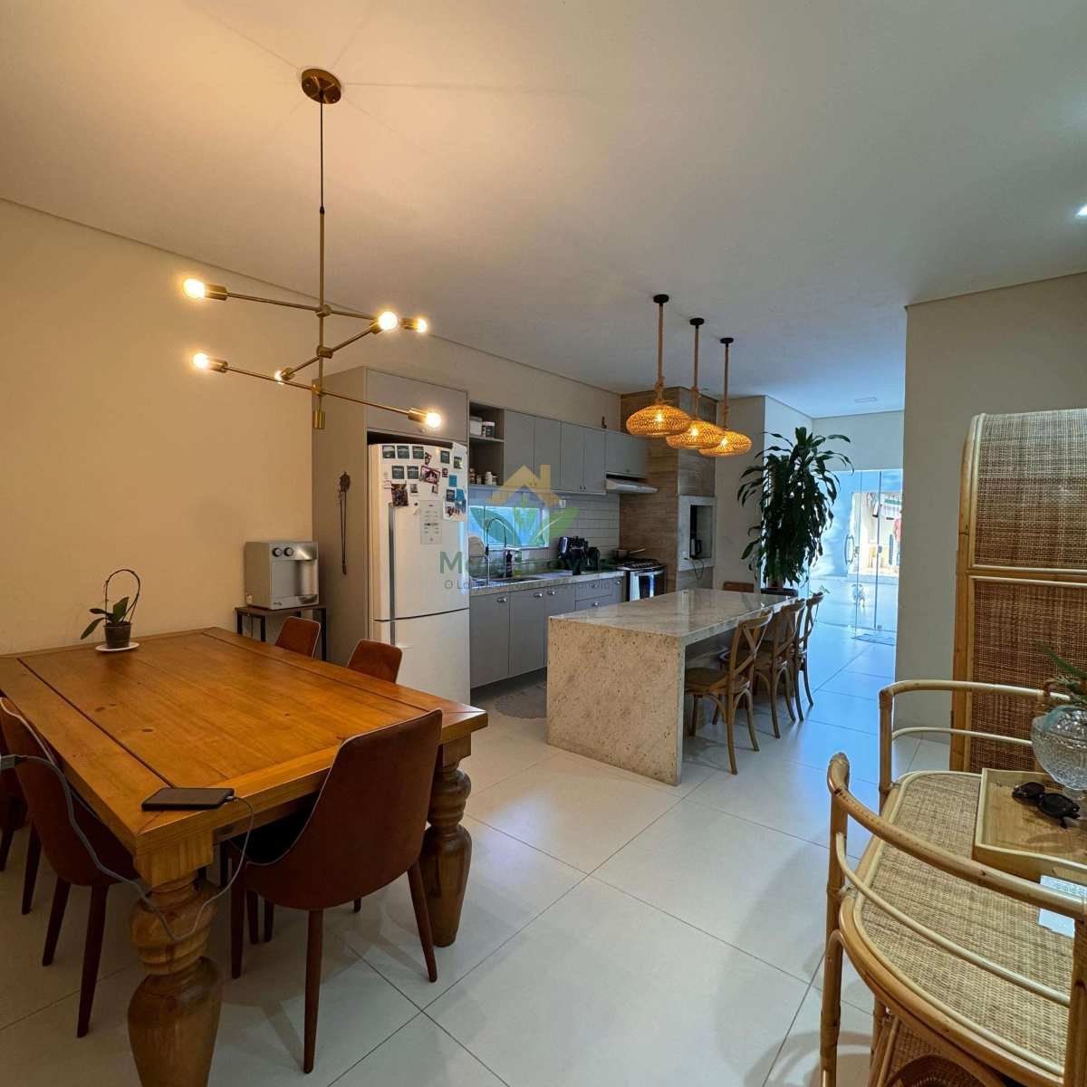 Casa à venda com 3 quartos, 220m² - Foto 1