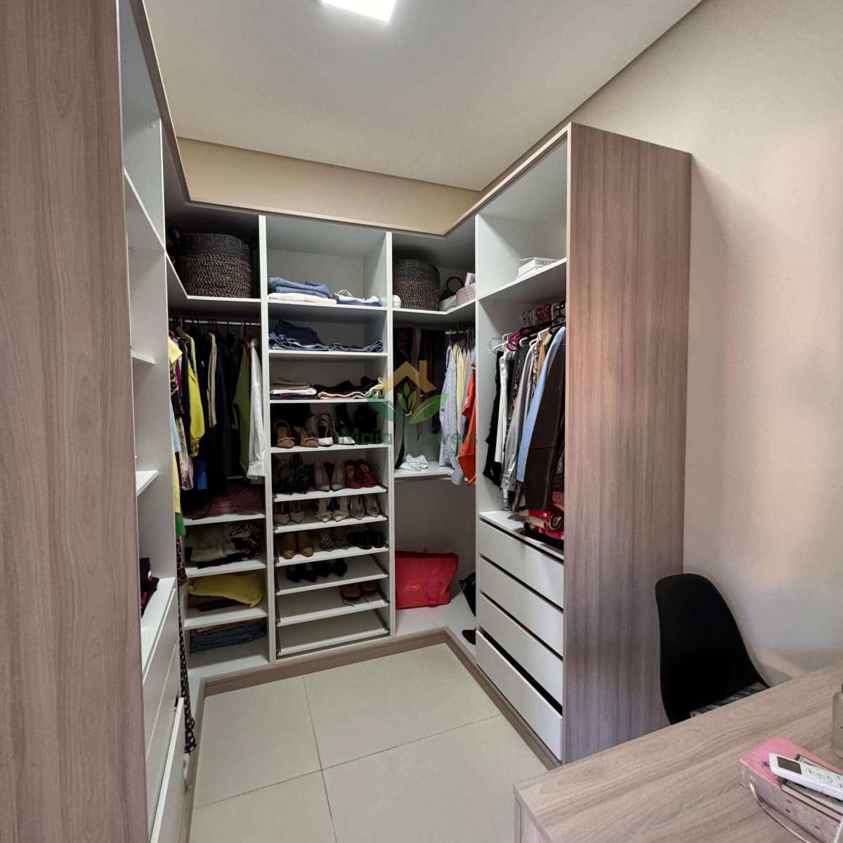 Casa à venda com 3 quartos, 220m² - Foto 11