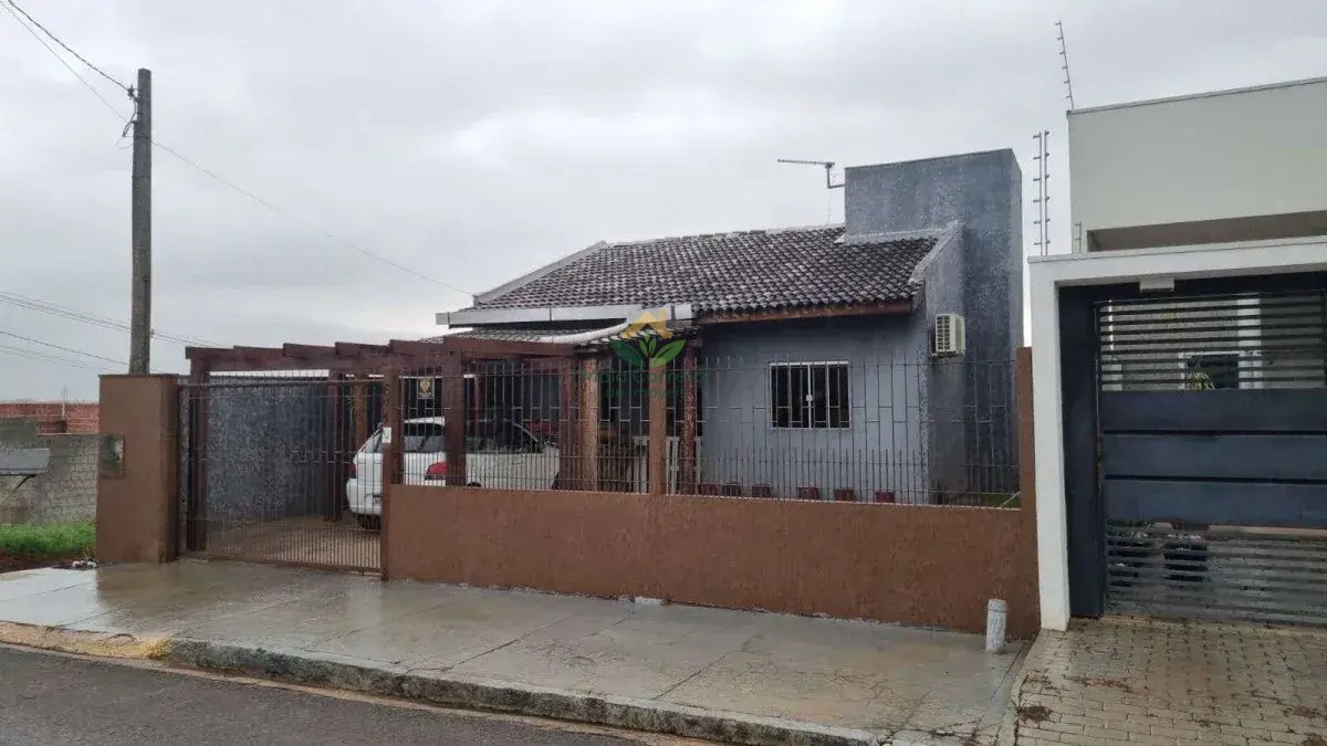 Casa à venda com 2 quartos, 70m² - Foto 1