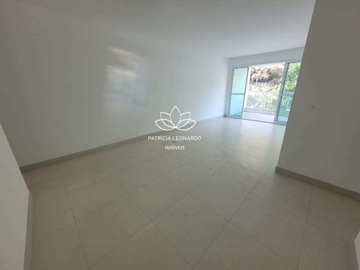  - Excelente apartamento com 3 quartos à venda na Praia da Costa, no Parque das Castanheiras com duas vagas de garagem