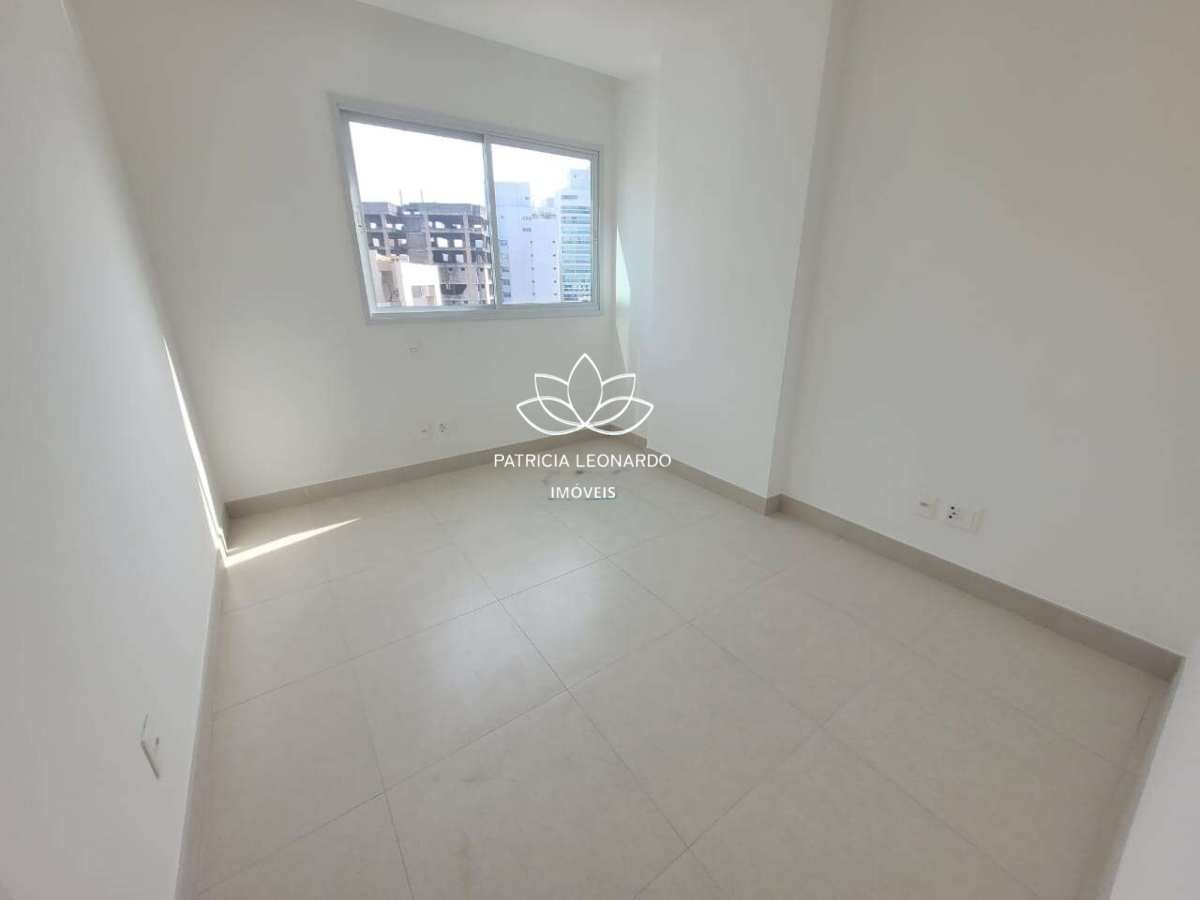  - Excelente apartamento com 3 quartos à venda na Praia da Costa, no Parque das Castanheiras com duas vagas de garagem