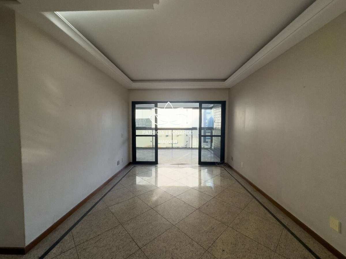  - Excelente apartamento 185m2 à venda na Praia do Canto,4 quartos transformados em 3 quartos-2 suítes e 3 vagas de garagem soltas e cobertas