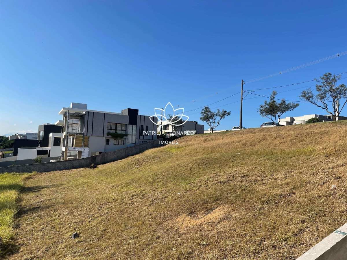  - Excelente Terreno em Condomínio Fechado  Horizontal de Alto Padrão.