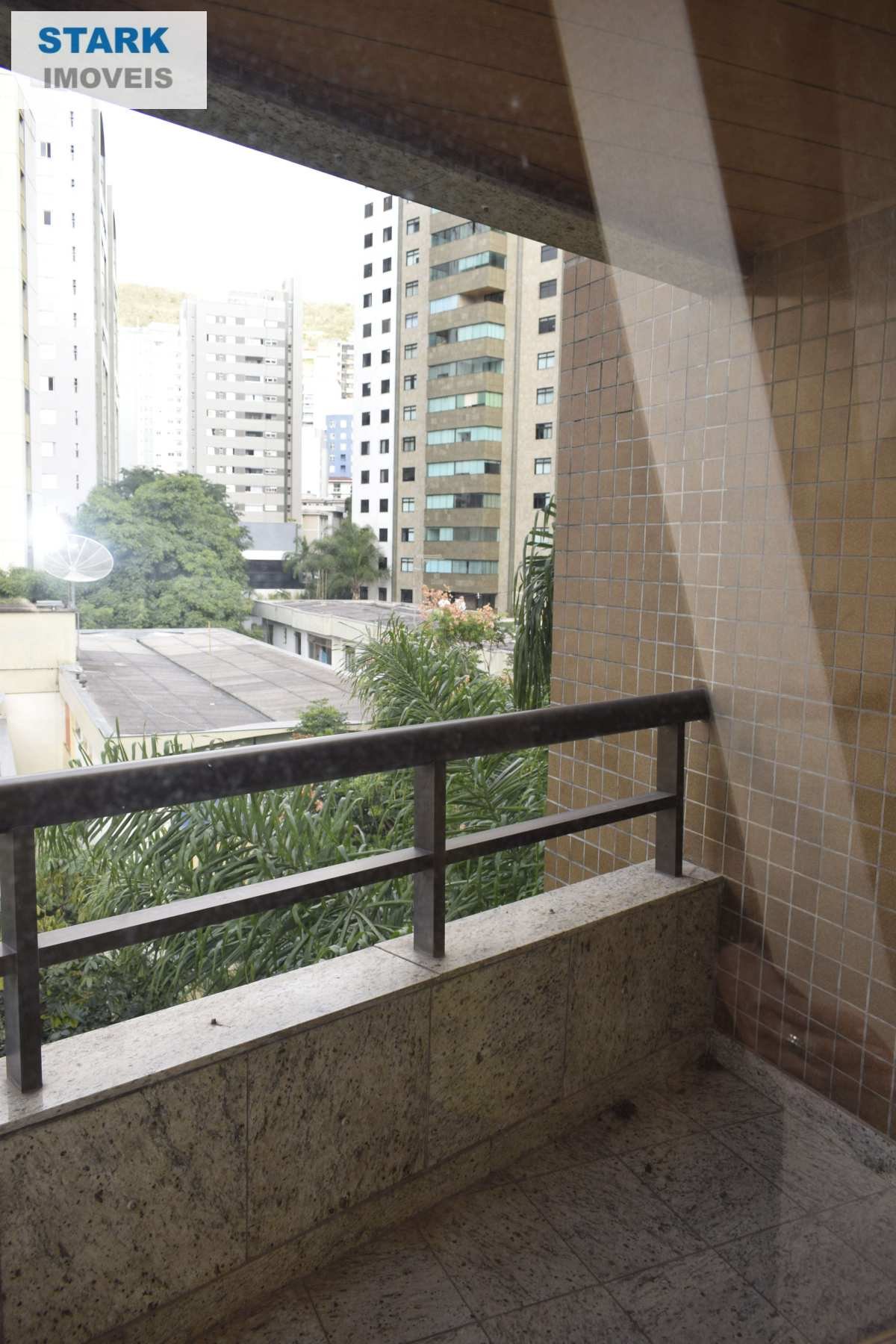  - Apartamento à venda, com 3 quartos