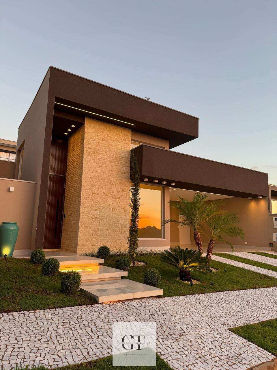 Casa à venda com 3 quartos, 216m² - Parque Universitário,Franca