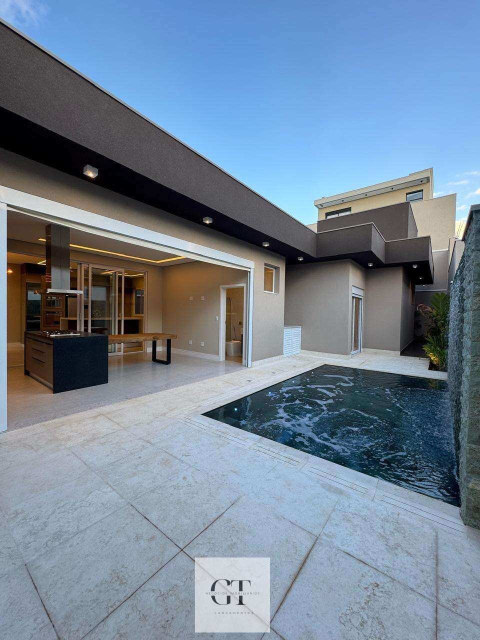 Casa à venda com 3 quartos, 216m² - Parque Universitário,Franca