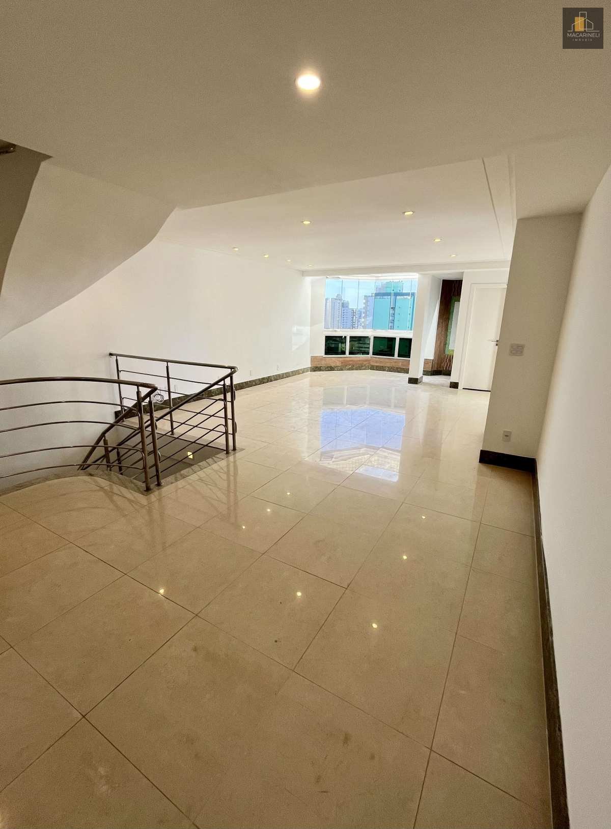 Cobertura à venda, no Ed. Ulan Bator,  em Vila Velha, Itapuã, com 5 quartos, 260m² - Macarineli Imóveis