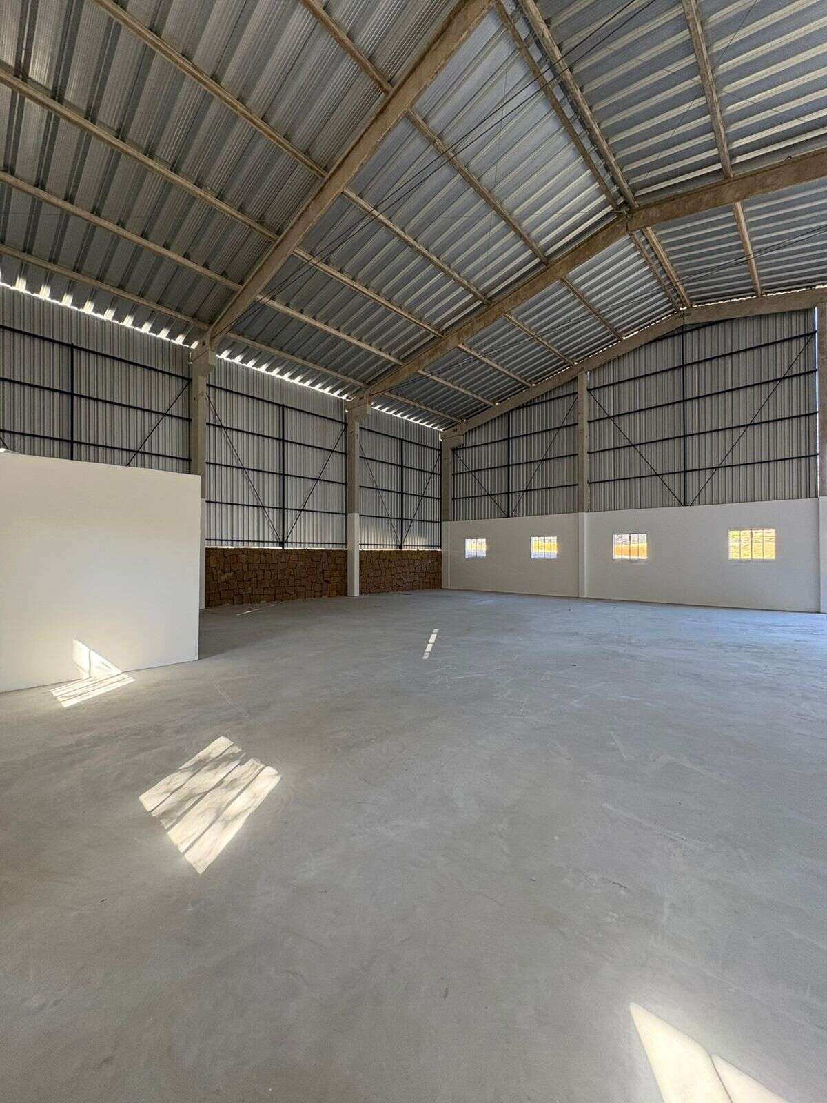 OPORTUNIDADE  GALPÃO PRONTO E  NOVO EM CONDOMÍNIO FECHADO - www.melhoresimoveisonline.com.br