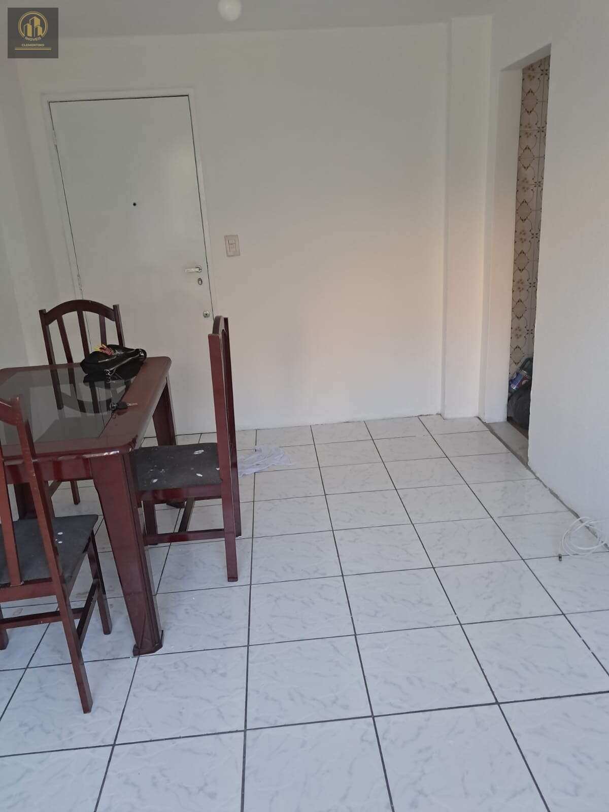  - Turiaçú -  Condomínio Parque da Colina. Apto no 6º Andar, Sala 2 Ambientes, Corredor, Banheiro Social, 2 Qtos, Cozinha e Área de Serviço, 1 Vaga.