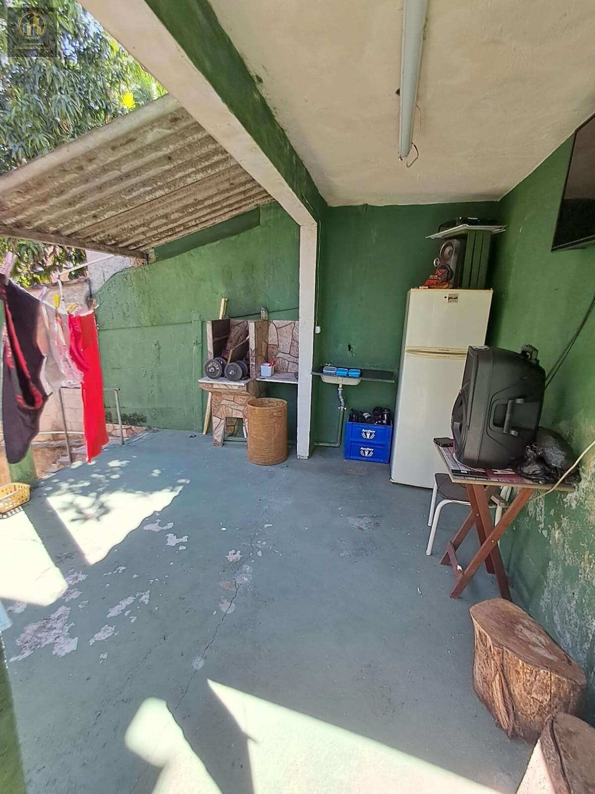  - V. Geral - Casa Duplex, Varanda, Total 4 Qtos e 2 Banhs, Quintal e Área Gourmet.