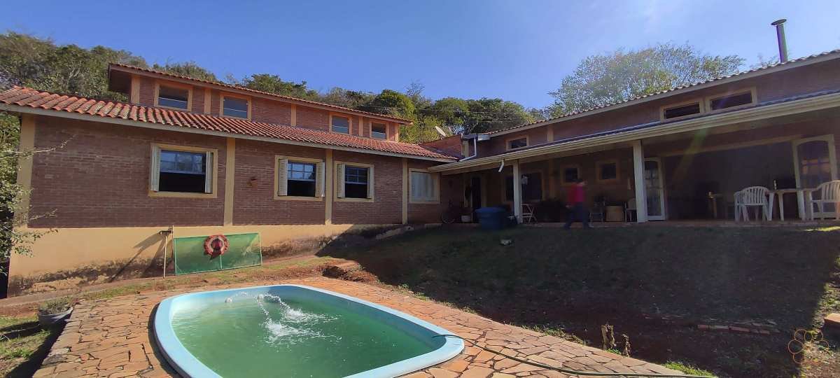 Chácara à venda com 4 quartos, 200m² - Foto 2