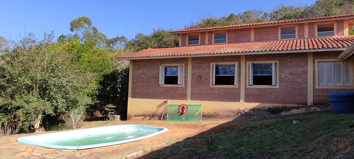 Chácara à venda com 4 quartos, 200m² - Foto 1