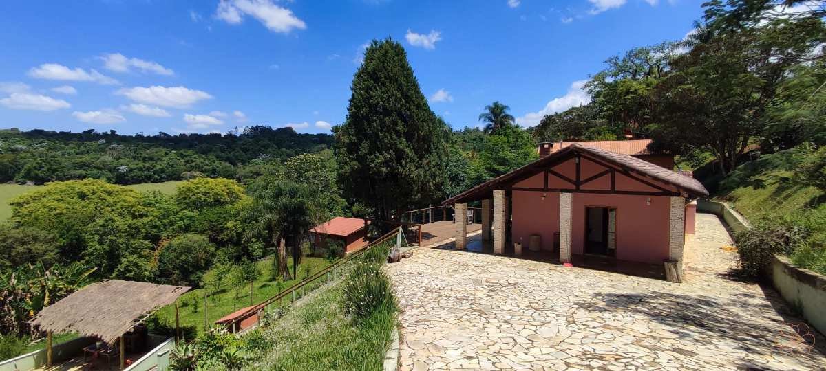 Chácara à venda e aluguel com 5 quartos, 246m² - Foto 1