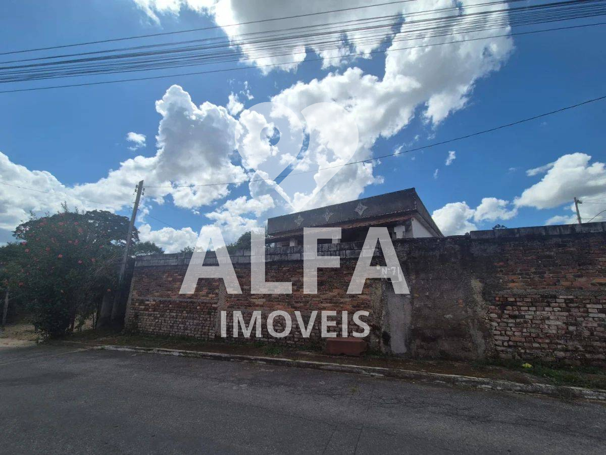 Casa Antiga de Esquina - Oportunidade Única no Centro de Alfredo Vasconcelos