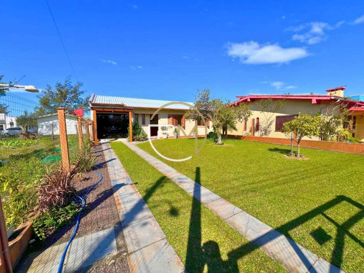 Casa à venda em Tramandaí, com 3 quartos, 126m²