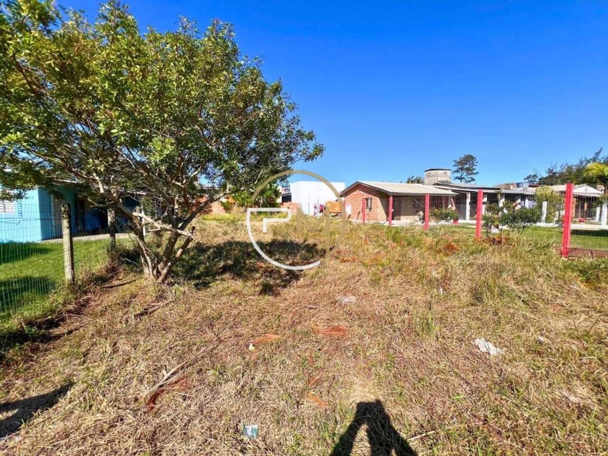 Terreno à venda em Tramandaí, 300m²