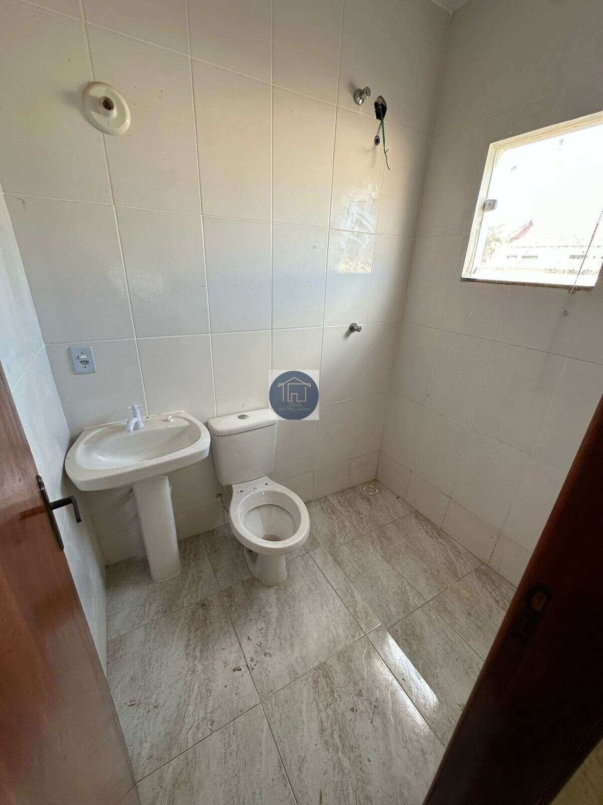  - Casa à venda em São Pedro da Aldeia, com 2 quartos