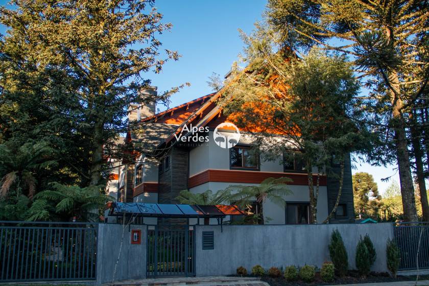Vende-se Apartamento em Gramado, Vila Jardim, com 3 quartos
