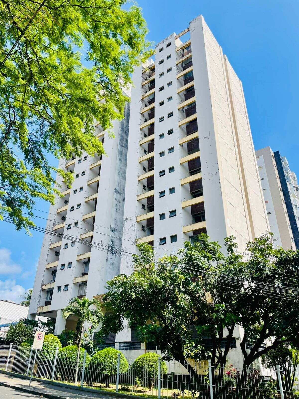 Apartamento à venda em Salvador, Itaigara, com 1 quarto, 45m² - Henrique Aquino  IMÓVEIS DE QUALIDADE LTDA CRECI PJ 2675