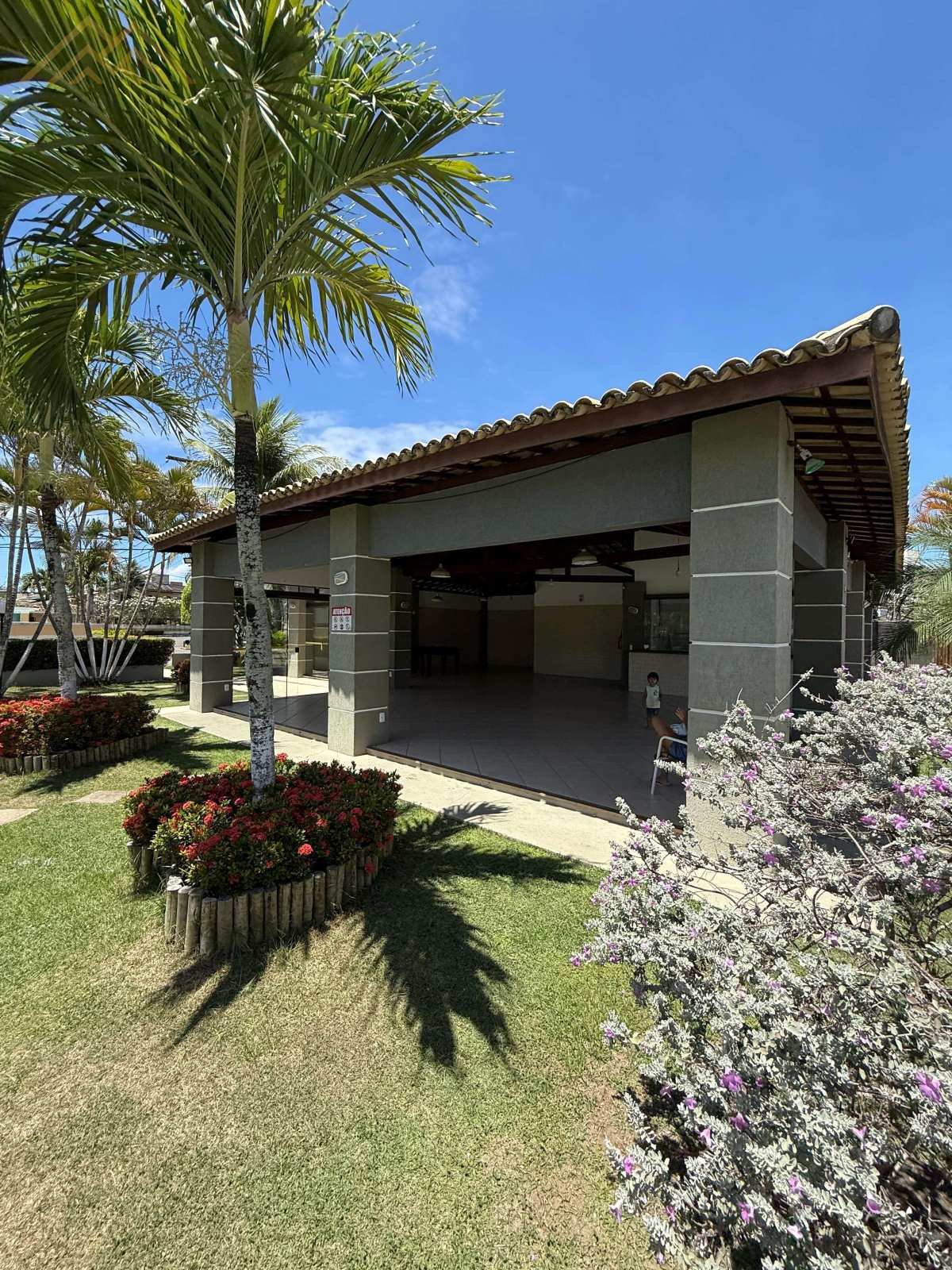 Casa à venda em Camaçari, Alphaville (Abrantes), com 4 quartos, 300m² - Henrique Aquino  IMÓVEIS DE QUALIDADE LTDA CRECI PJ 2675