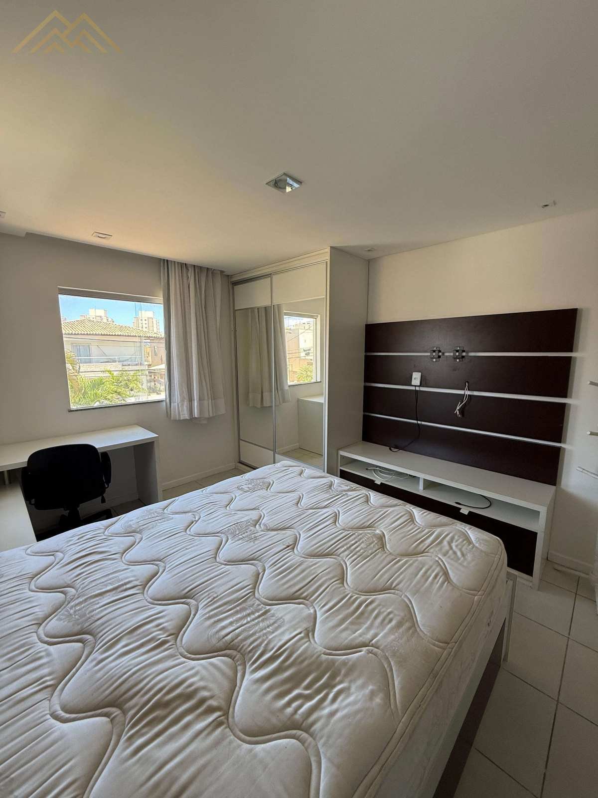 Casa à venda em Camaçari, Alphaville (Abrantes), com 4 quartos, 300m² - Henrique Aquino  IMÓVEIS DE QUALIDADE LTDA CRECI PJ 2675