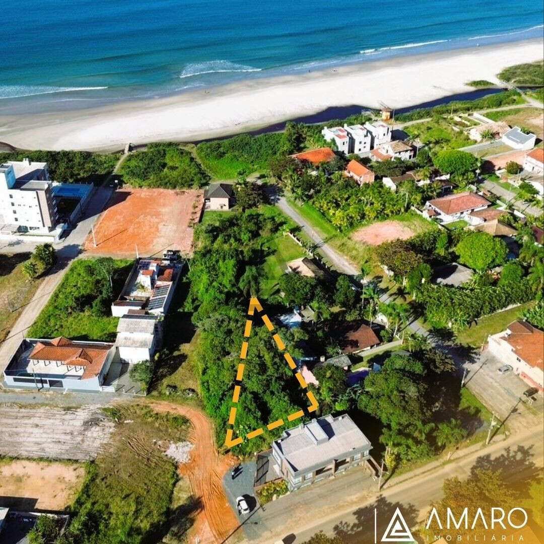 TERRENO COM 412,50M² - QUADRA MAR - 190M DA PRAIA EM ITAPOÁ SC