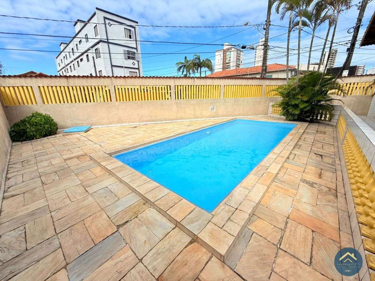 Linda casa de esquina no Maracanã, com 3 dormitórios sendo 1 suíte, 232,8 M² útil, confira aqui !!