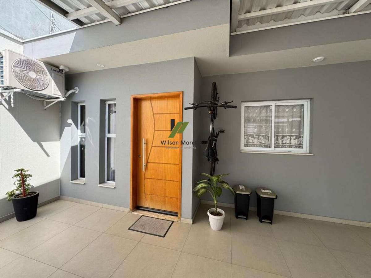 Casa à venda com 3 quartos, 112m² - Foto 1